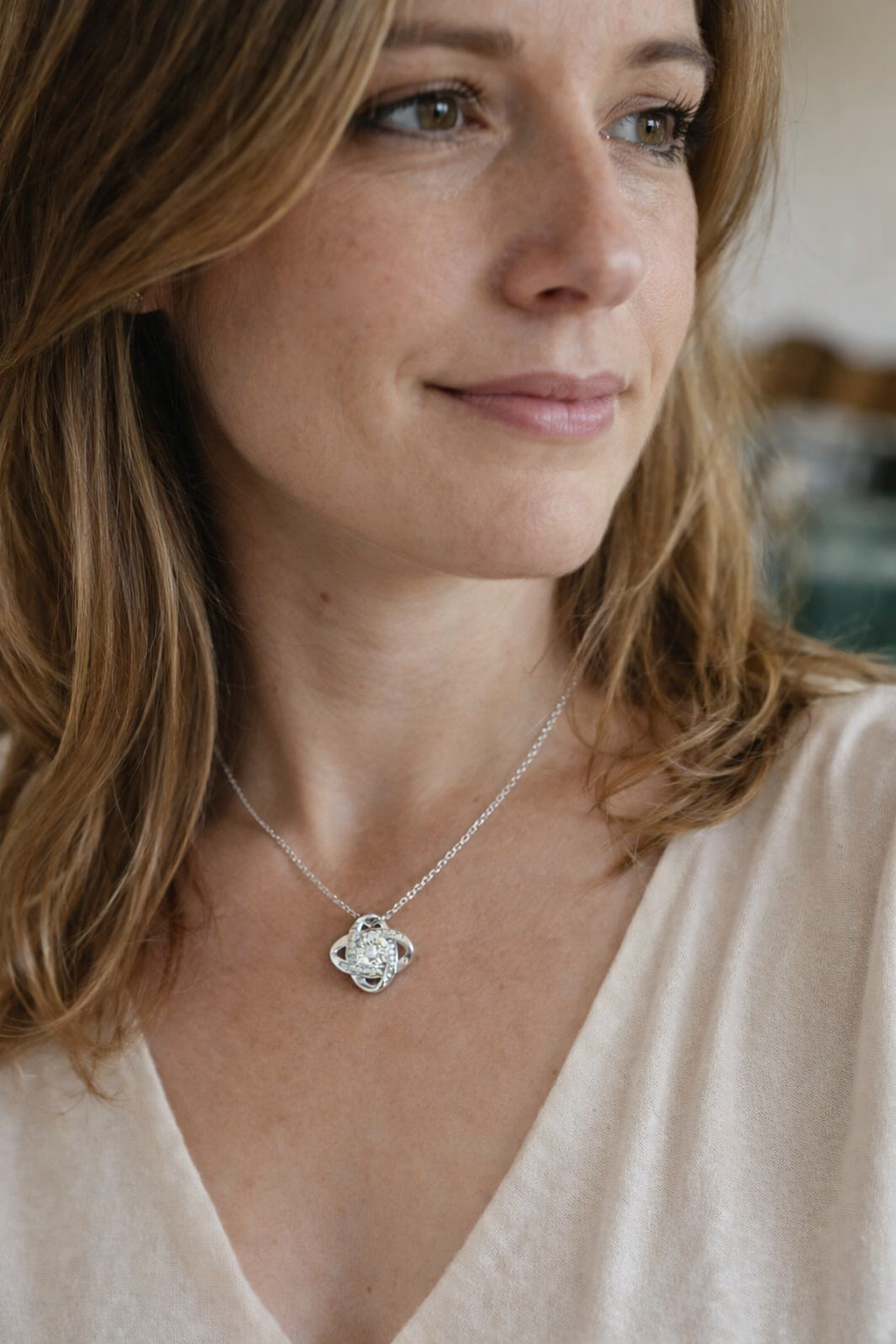 An meinen Schatz – Knotenanhänger in 14k Weißgold Veredelung